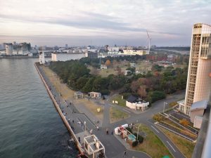 東京ゲートブリッジ歩道から見る若州キャンプ場