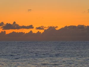 太陽が昇る前の水平線